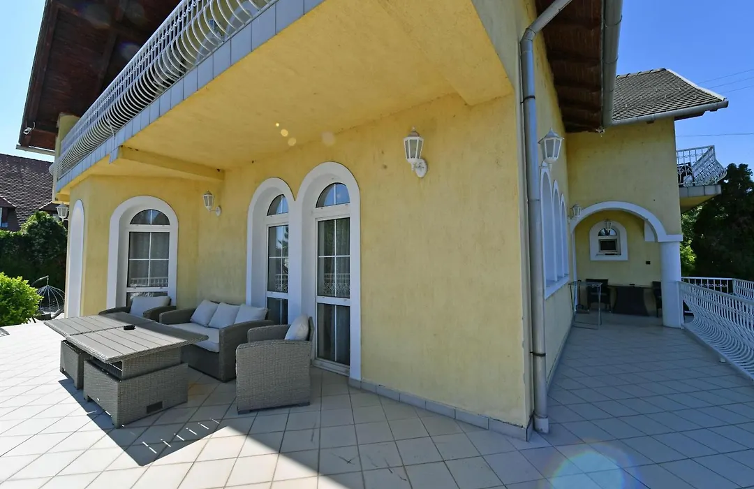 Royal Villa-1
